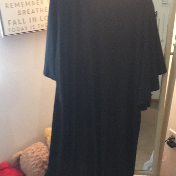 Black wide sleeve dress with v neck - Picture 4 of 4